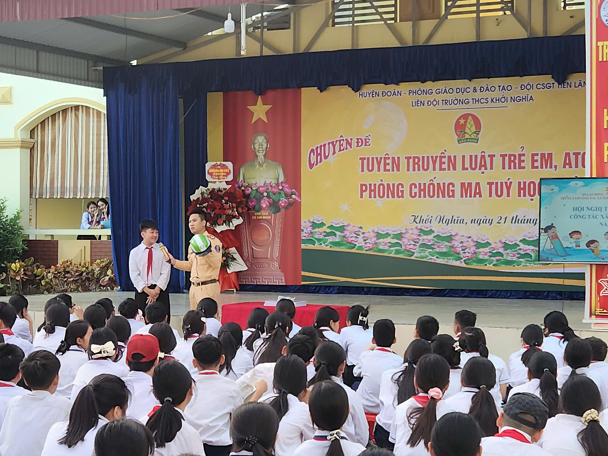 Công an Huyện Tiên Lãng tuyên truyền bảo đảm trật tự an toàn giao thông tại trường THCS Khởi Nghĩa